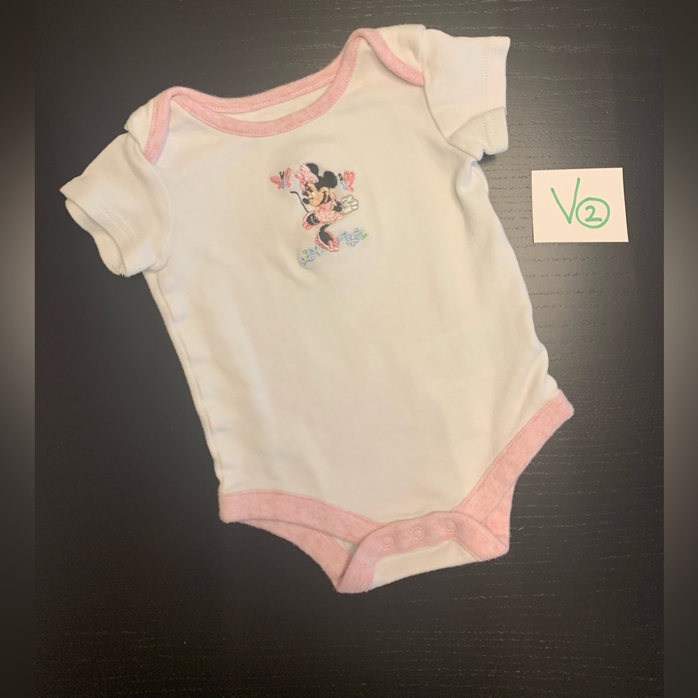 ⭐️5/$10.00⭐️—Disney White and Pink Minnie Mouse Onesie (NB)